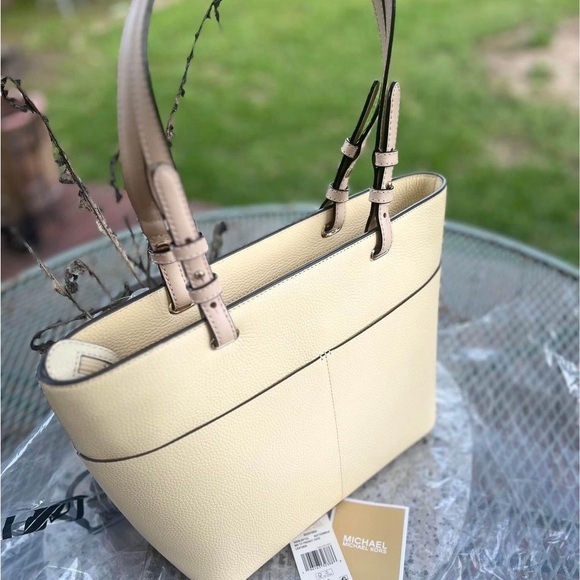 Beautiful MICHAEL KORS - Brand New W/ Tag - Picture 3 of 8